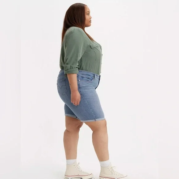 Levi's Sculpt Hypersoft Women's Classic Bermuda Shorts Mid Rise Size 20W - NWT - Picture 2 of 13